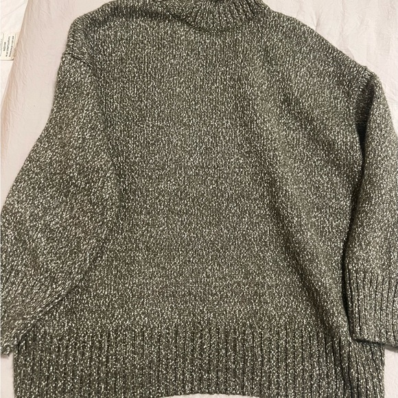 H&M Olive Green Women's Sweater - Picture 2 of 2